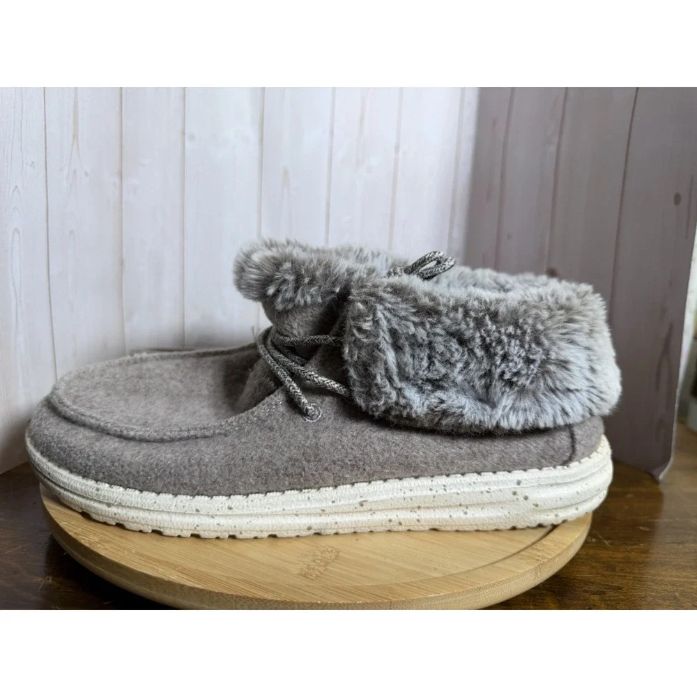 Hey Dude Britt Sz 9/40 Women's Nut Beige Faux Fur Lined‎ Booties w/Laces & Snaps